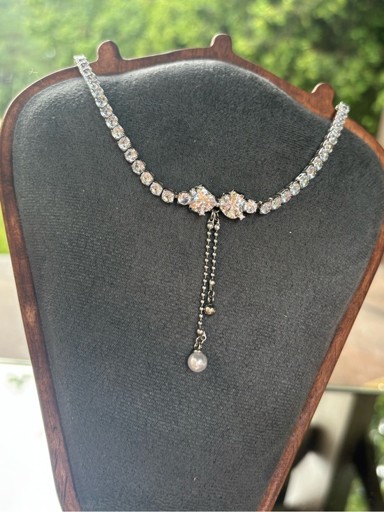 Jewelry - rhinestone bow choker